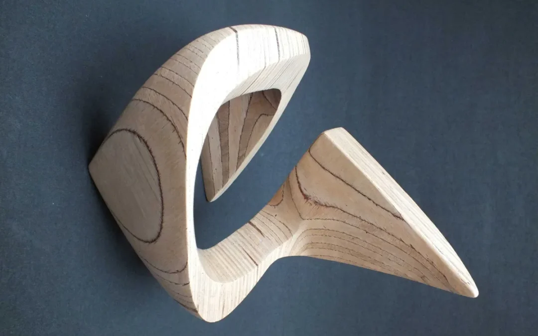 Ed van Haren exposeert houten sculpturen